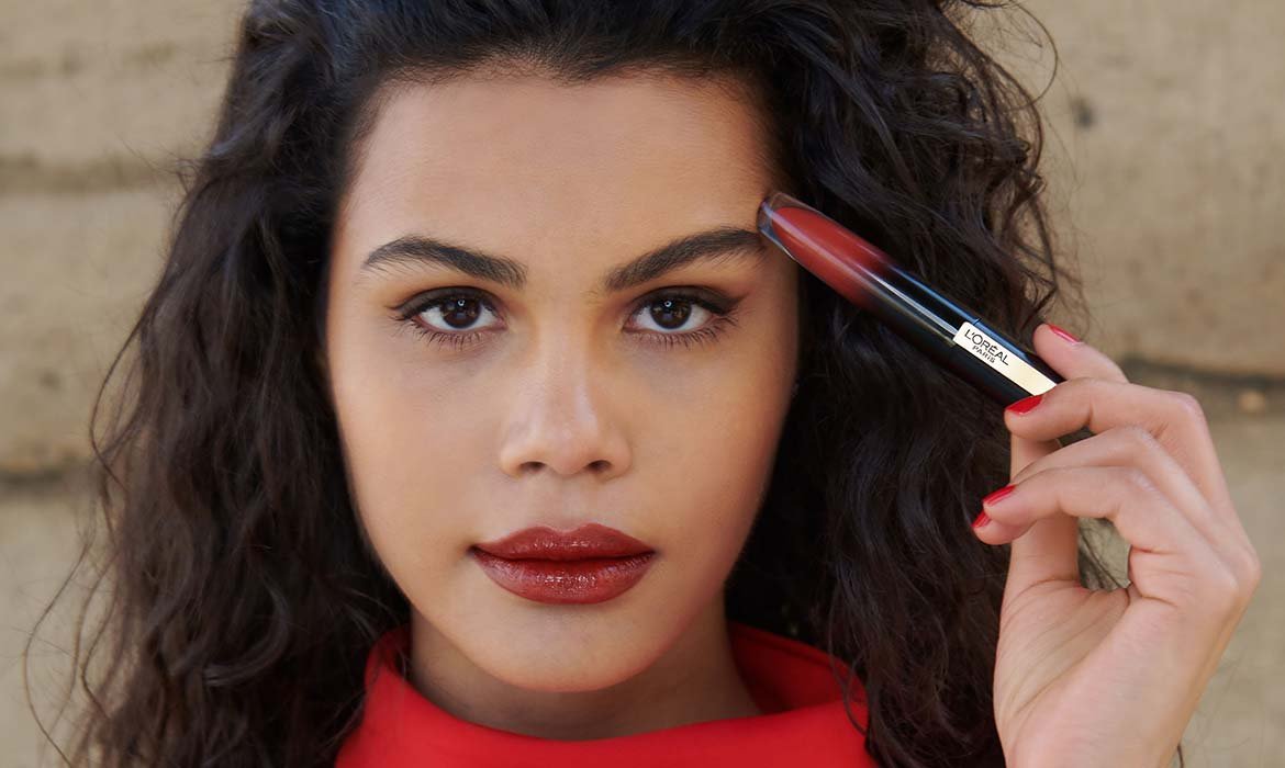 Una de las gamas que te animamos a probar en el Día del Pintalabios es Brilliant Signature de L’Oréal Paris. ¡Cualquiera de sus rojos te encantará!